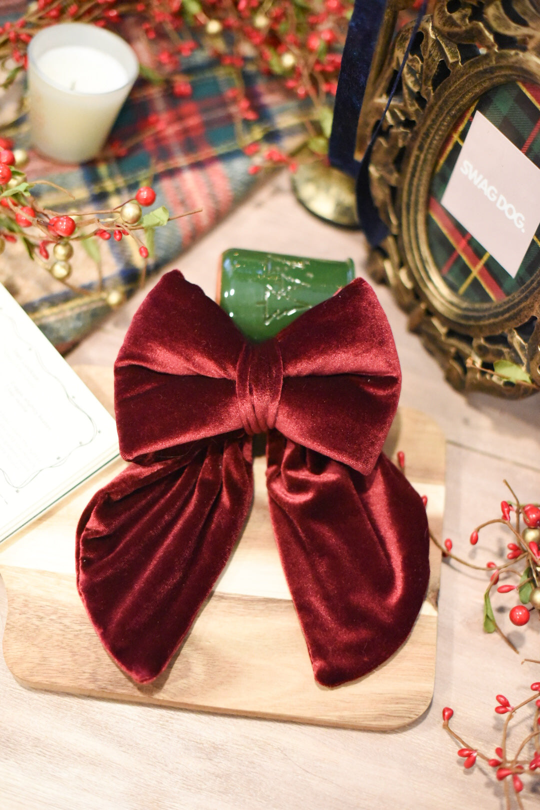 Mistletoe velvet - Over the collar dog bow