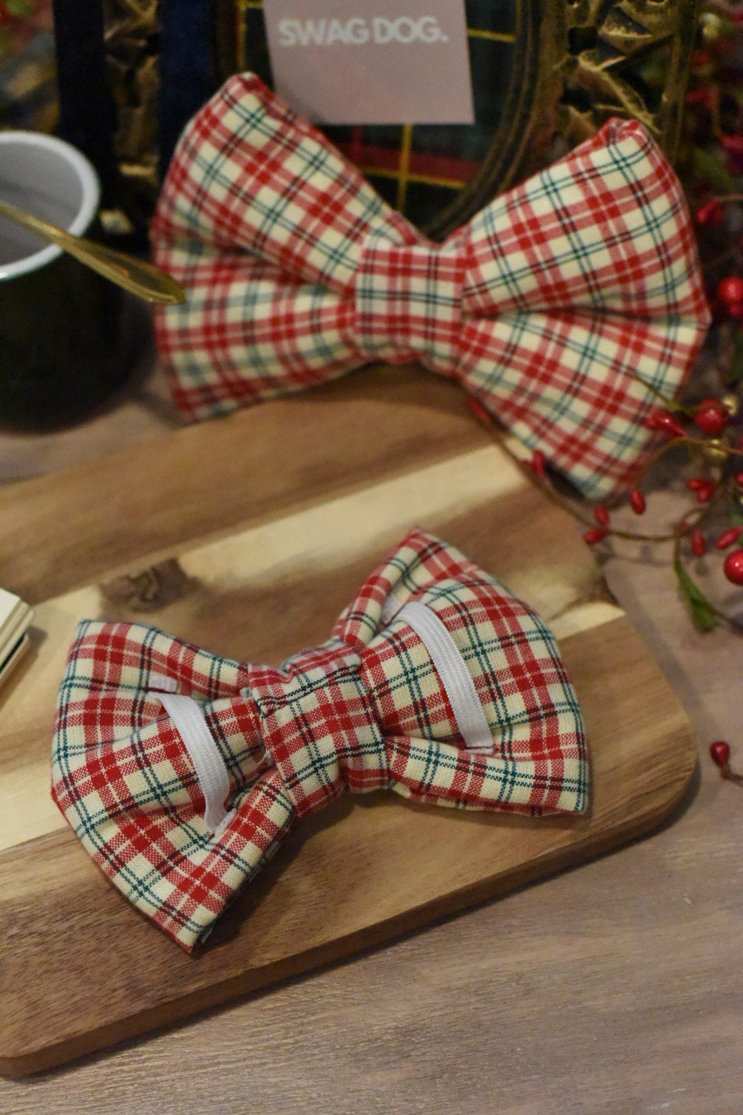 Mistletoe velvet - Over the collar dog bow